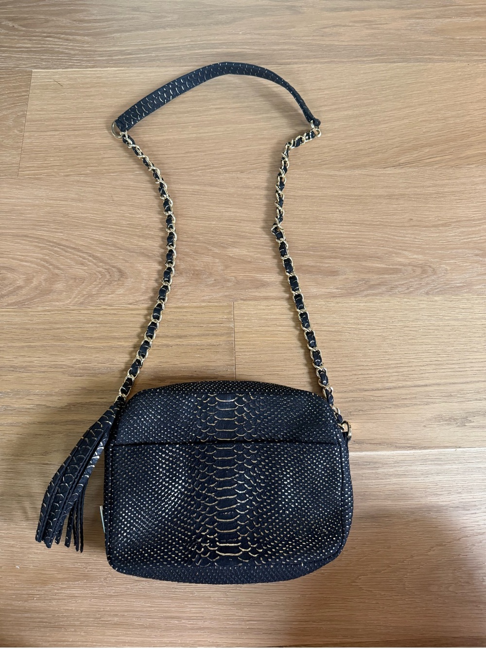 Kelly Wynne Black & Gold Snake Embossed Leather Crossbody Handbag